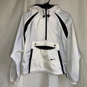 Women’s Nike Pullover windbreaker- small